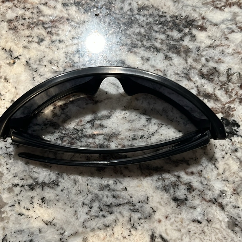 Brand new- never worn mens Oakley sunglasses - Picture 9 of 10